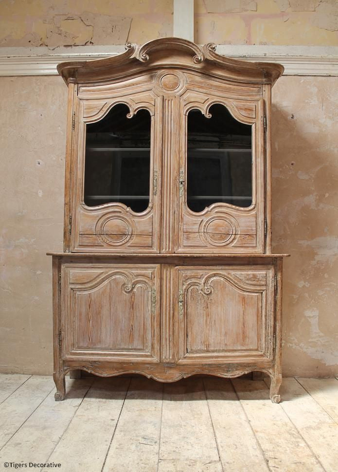 Pine Buffet Du Corps