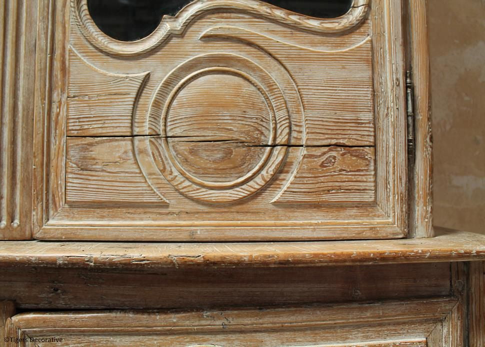 Pine Buffet Du Corps