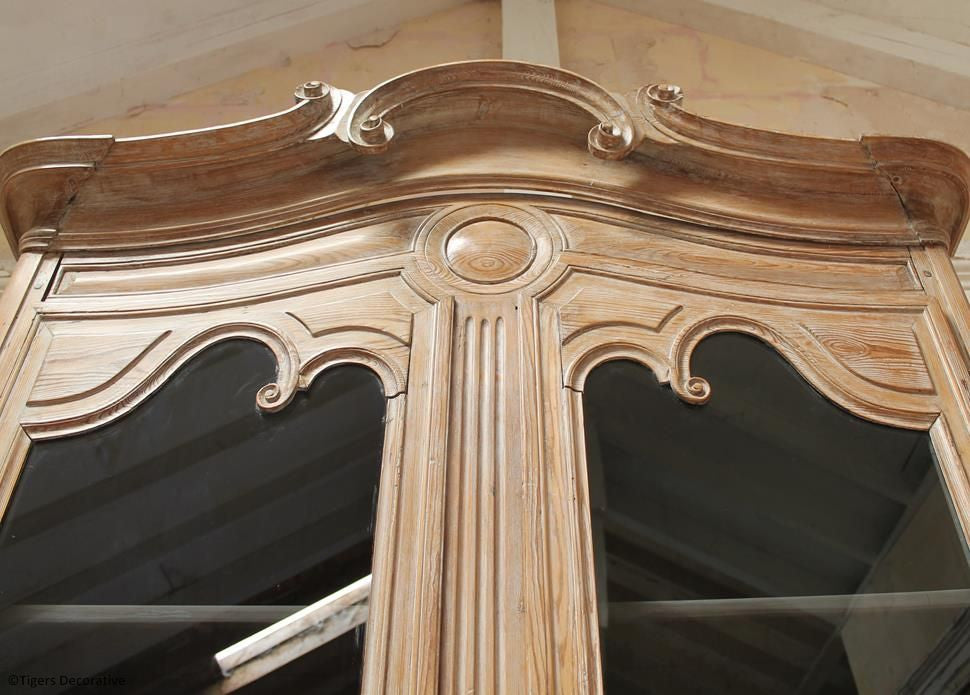 Pine Buffet Du Corps