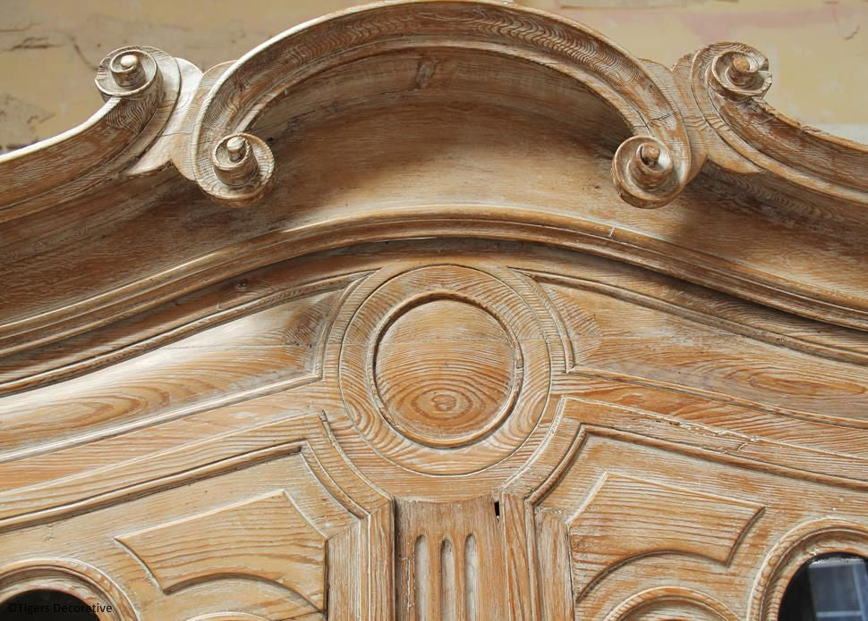Pine Buffet Du Corps