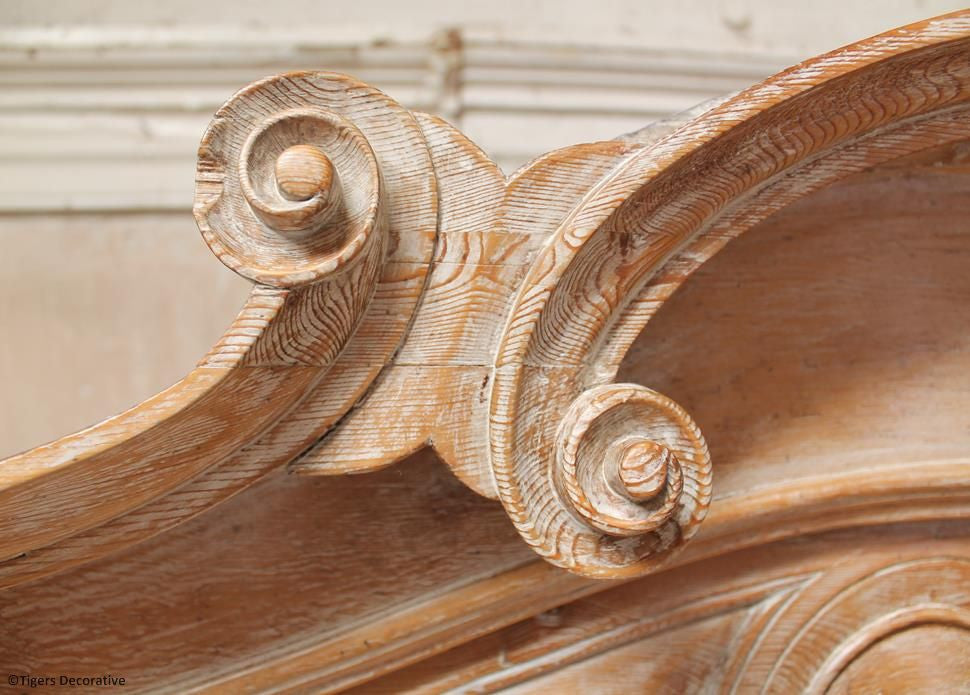 Pine Buffet Du Corps