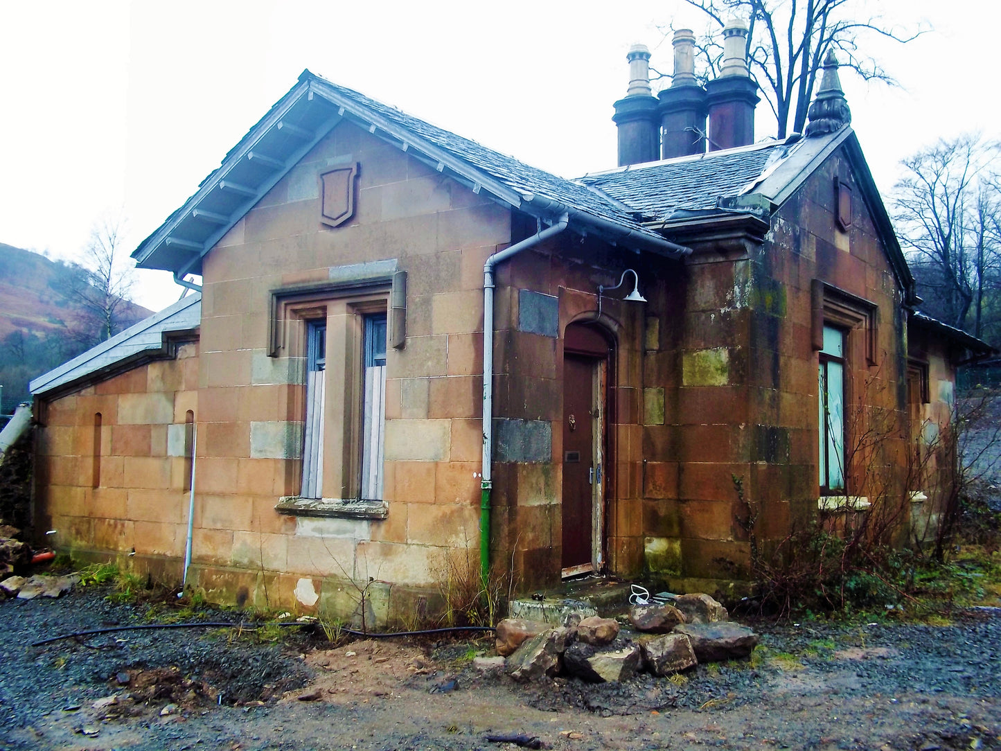 19th Century Dismantled Sandstone Cottage
