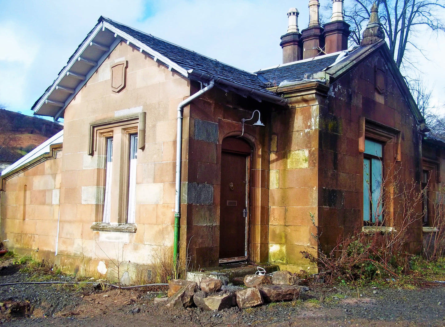 19th Century Dismantled Sandstone Cottage