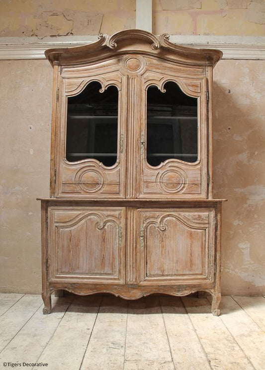 Pine Buffet Du Corps