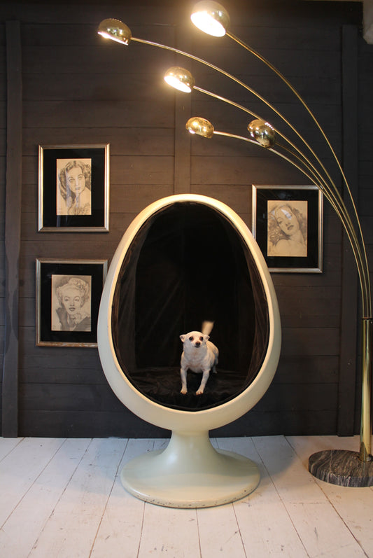 Ovalia Egg Chair