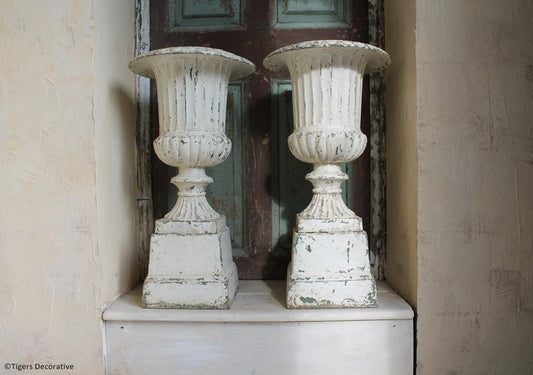 Campana Urns